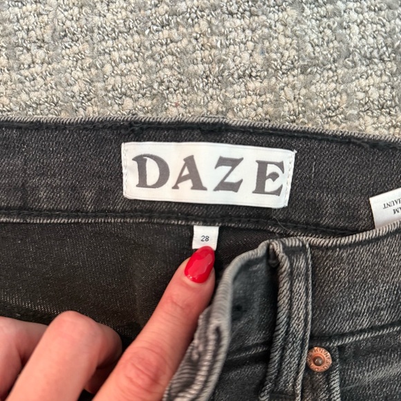 DAZE jeans, size 28. Black washed look. Trendy and cute ankle cut. - Picture 4 of 5